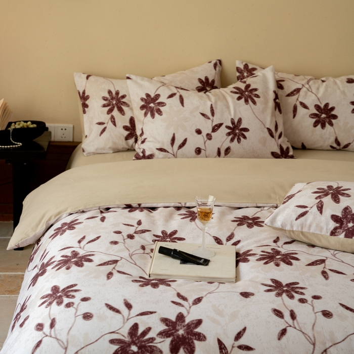 91家纺网 家纺一手货源 找家纺 眷恋家纺 2025新款全棉贡缎磨毛数码印花四件套 花解语-红