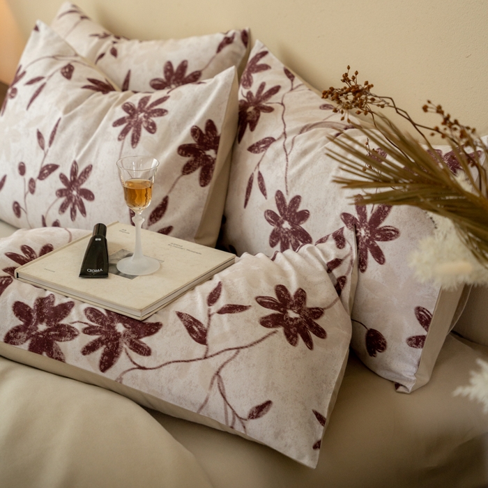 91家纺网 家纺一手货源 找家纺 眷恋家纺 2025新款全棉贡缎磨毛数码印花四件套 花解语-红