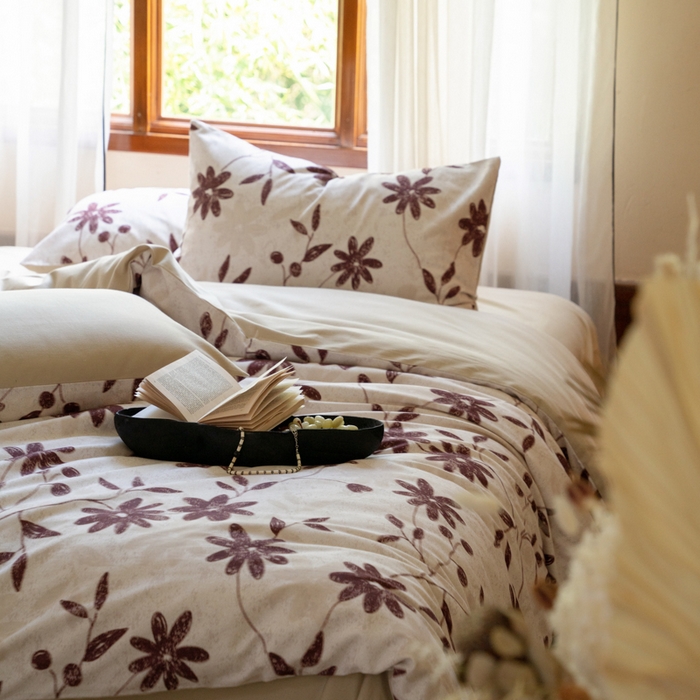 91家纺网 家纺一手货源 找家纺 眷恋家纺 2025新款全棉贡缎磨毛数码印花四件套 花解语-红