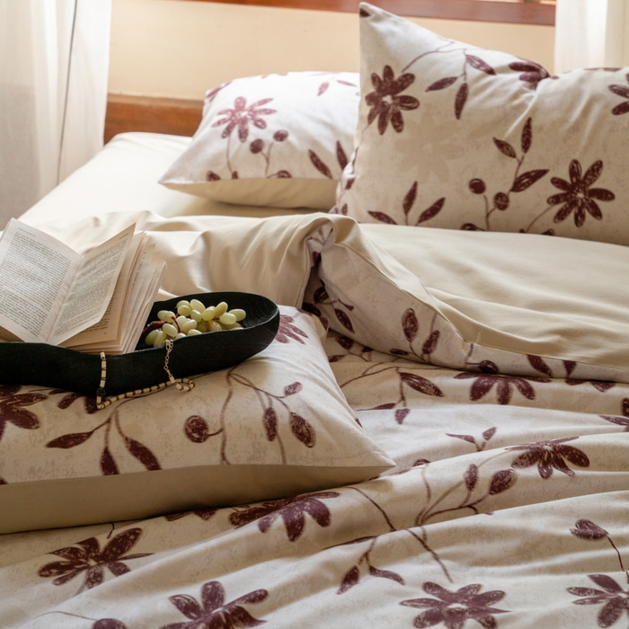 91家纺网 家纺一手货源 找家纺 眷恋家纺 2025新款全棉贡缎磨毛数码印花四件套 花解语-红