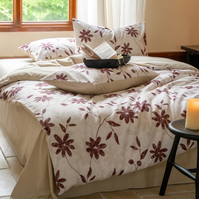 91家纺网 家纺一手货源 找家纺 眷恋家纺 2025新款全棉贡缎磨毛数码印花四件套 花解语-红