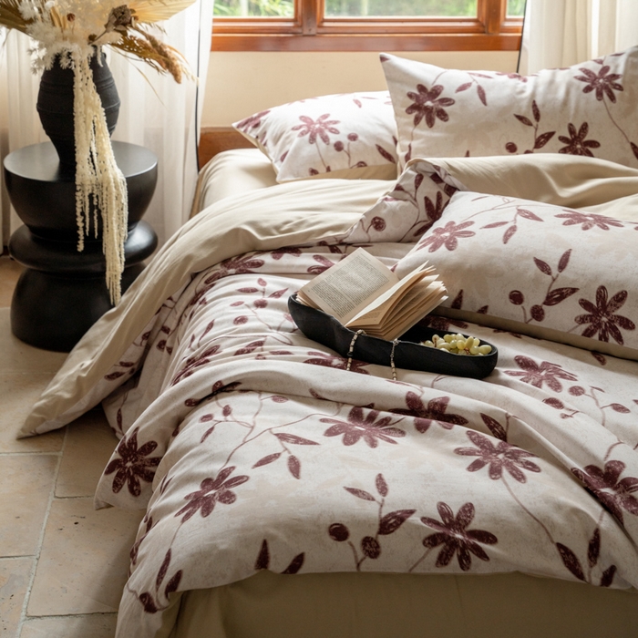 91家纺网 家纺一手货源 找家纺 眷恋家纺 2025新款全棉贡缎磨毛数码印花四件套 花解语-红