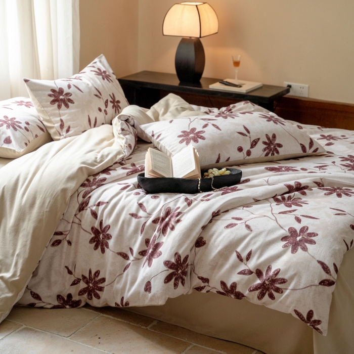 91家纺网 家纺一手货源 找家纺 眷恋家纺 2025新款全棉贡缎磨毛数码印花四件套 花解语-红