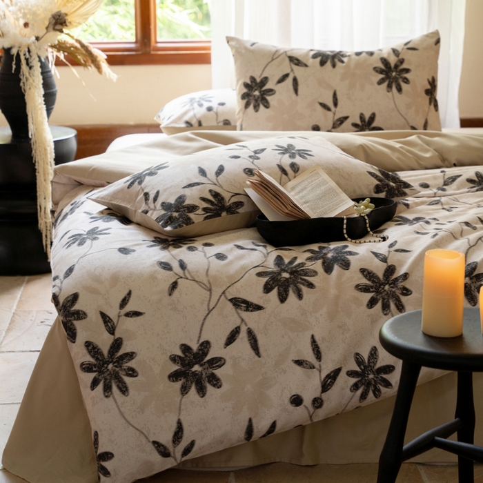 91家纺网 家纺一手货源 找家纺 眷恋家纺 2025新款全棉贡缎磨毛数码印花四件套 花解语-灰