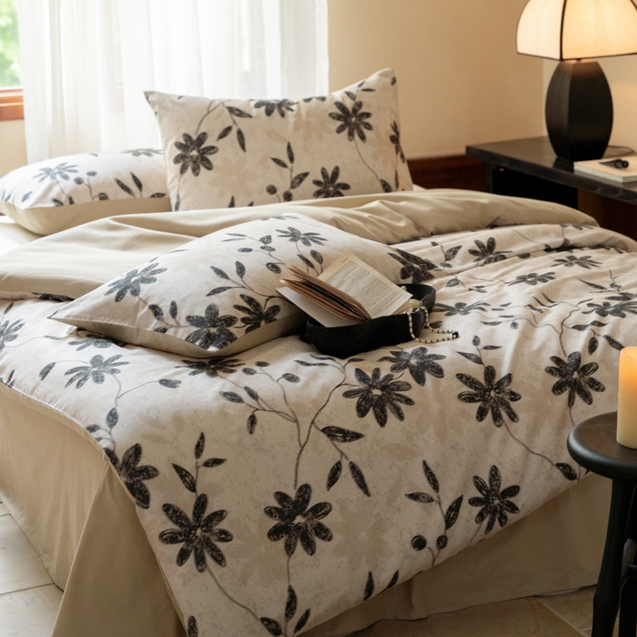 91家纺网 家纺一手货源 找家纺 眷恋家纺 2025新款全棉贡缎磨毛数码印花四件套 花解语-灰