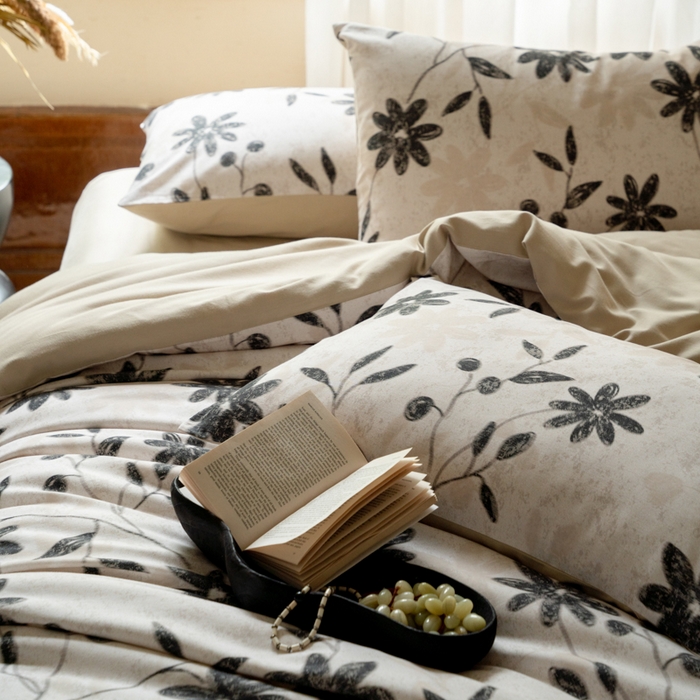 91家纺网 家纺一手货源 找家纺 眷恋家纺 2025新款全棉贡缎磨毛数码印花四件套 花解语-灰