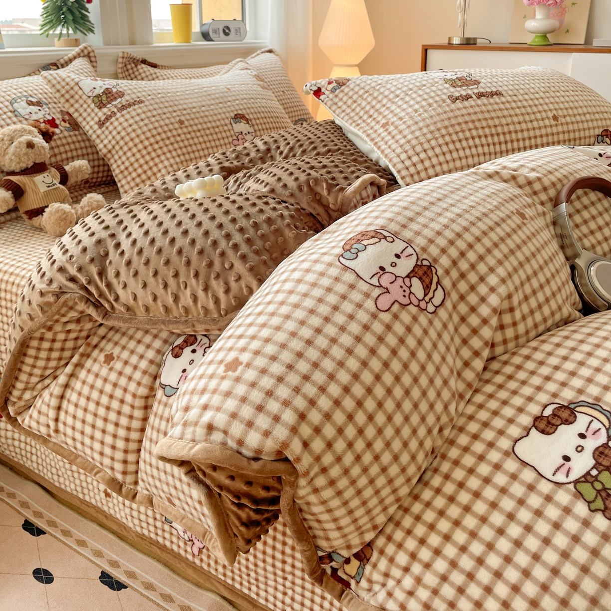 91家纺网 家纺一手货源 找家纺 （总）元熙 2025新款印花小清新韩国绒牛奶绒豆豆床盖四件套