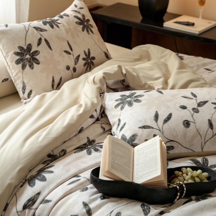 91家纺网 家纺一手货源 找家纺 眷恋家纺 2025新款全棉贡缎磨毛数码印花四件套 花解语-灰