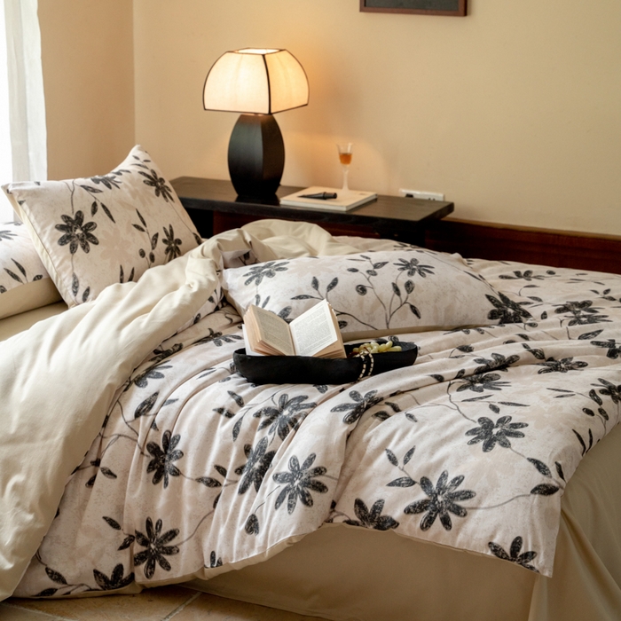 91家纺网 家纺一手货源 找家纺 眷恋家纺 2025新款全棉贡缎磨毛数码印花四件套 花解语-灰