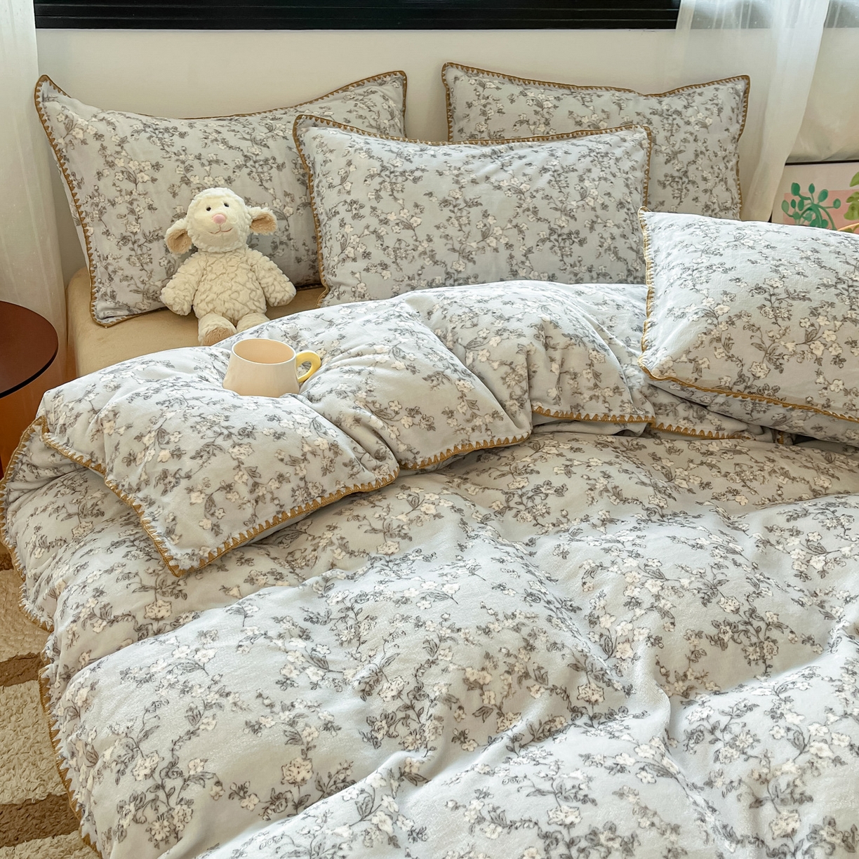 91家纺网 家纺一手货源 找家纺 如一 2025高克重牛奶绒印花三角针工艺四件套 暗香