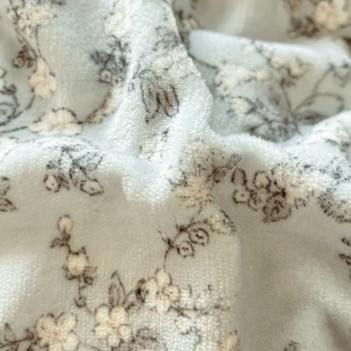 91家纺网 家纺一手货源 找家纺 如一 2025高克重牛奶绒印花三角针工艺四件套 暗香