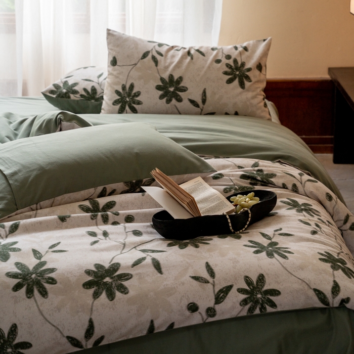 91家纺网 家纺一手货源 找家纺 眷恋家纺 2025新款全棉贡缎磨毛数码印花四件套 花解语-绿