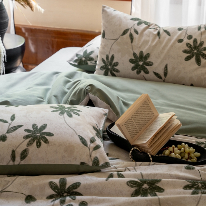 91家纺网 家纺一手货源 找家纺 眷恋家纺 2025新款全棉贡缎磨毛数码印花四件套 花解语-绿