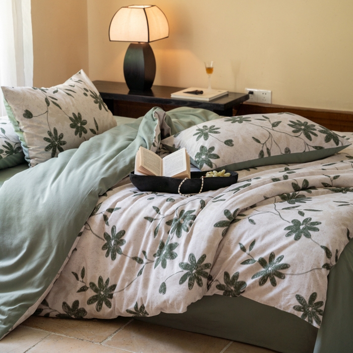 91家纺网 家纺一手货源 找家纺 眷恋家纺 2025新款全棉贡缎磨毛数码印花四件套 花解语-绿