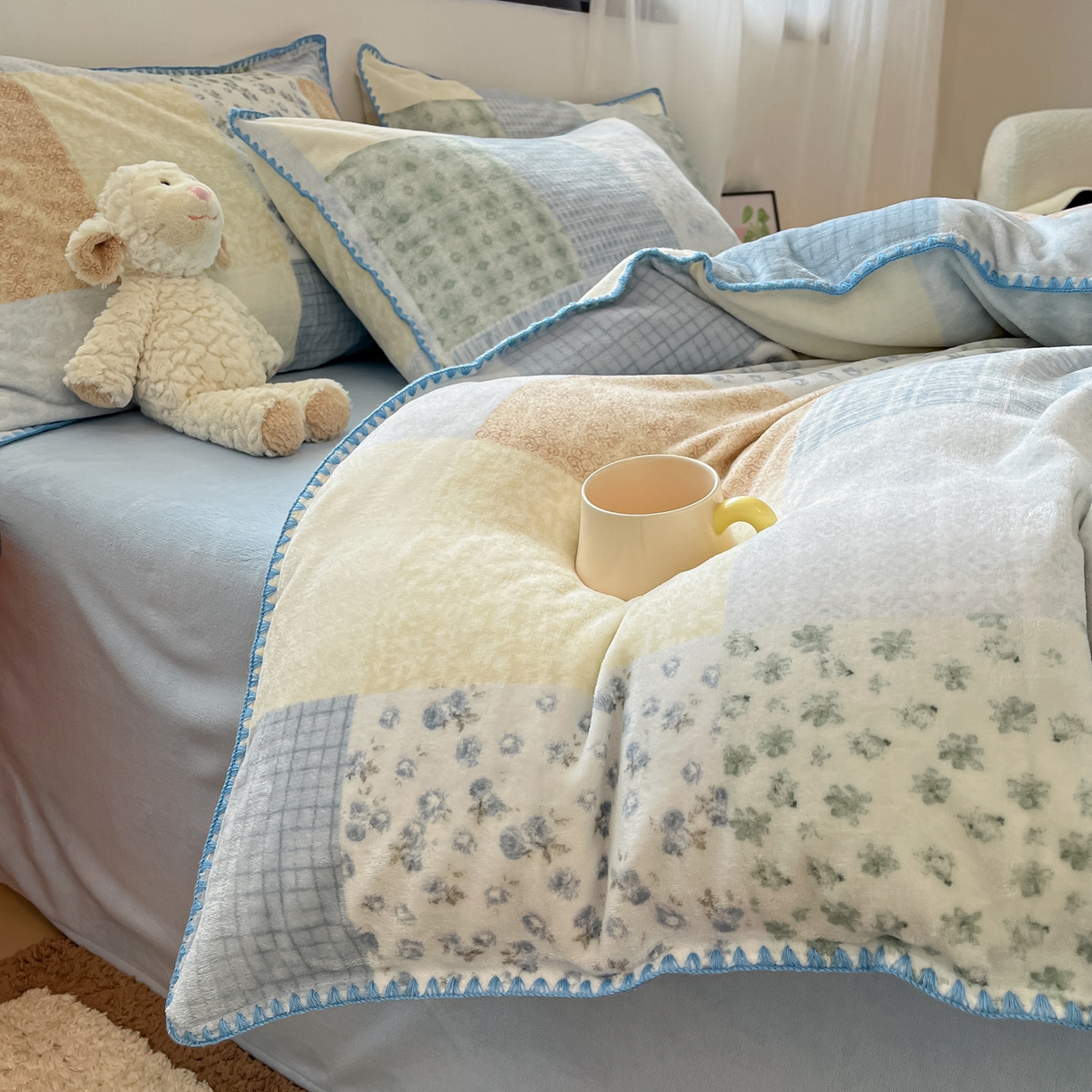 91家纺网 家纺一手货源 找家纺 如一 2025高克重牛奶绒印花三角针工艺四件套 花期