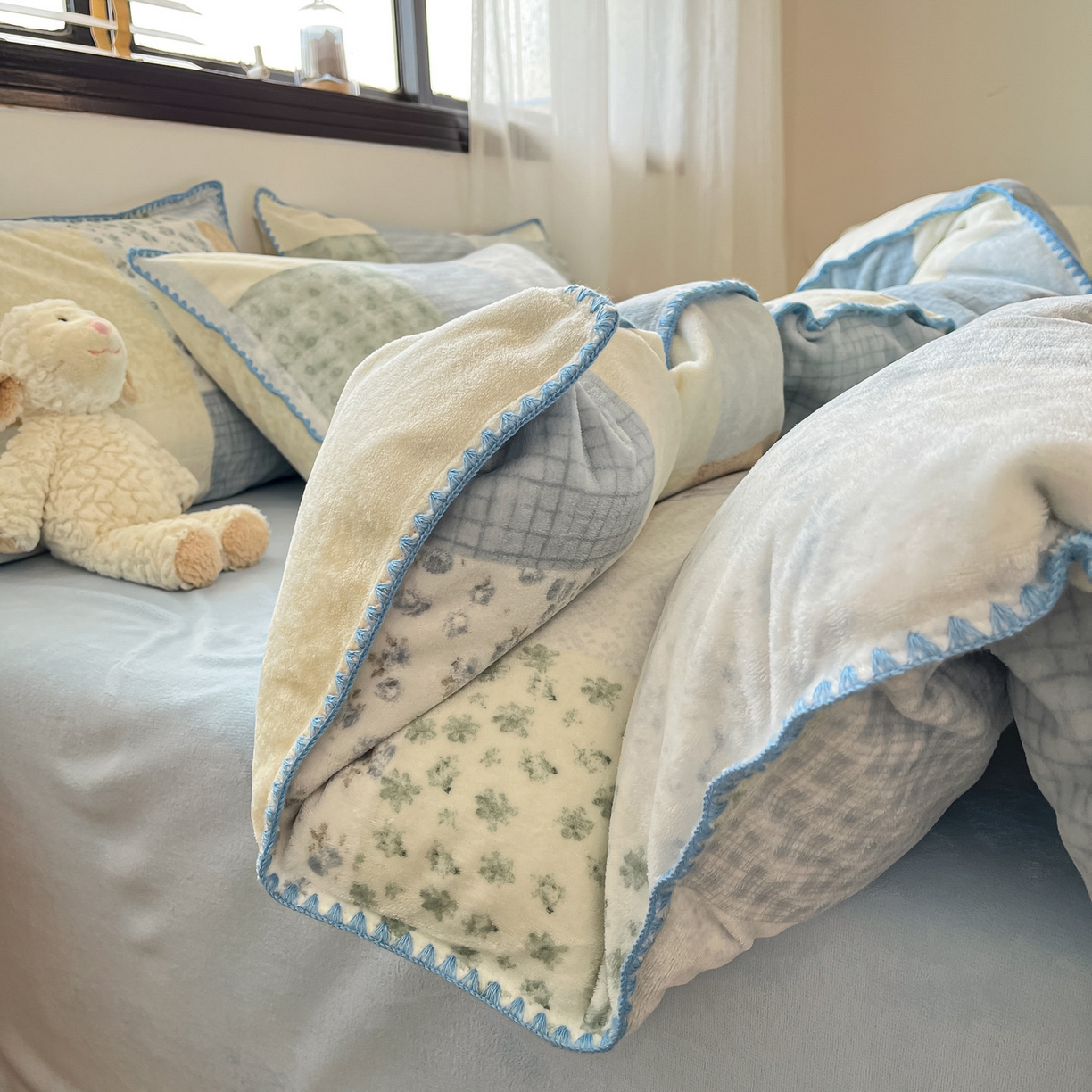 91家纺网 家纺一手货源 找家纺 如一 2025高克重牛奶绒印花三角针工艺四件套 花期