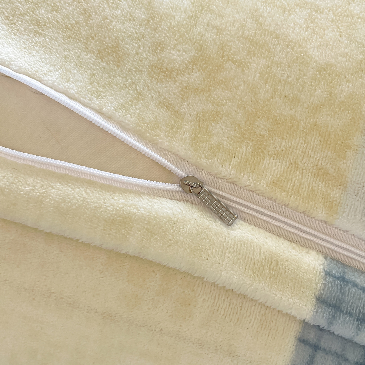 91家纺网 家纺一手货源 找家纺 如一 2025高克重牛奶绒印花三角针工艺四件套 花期