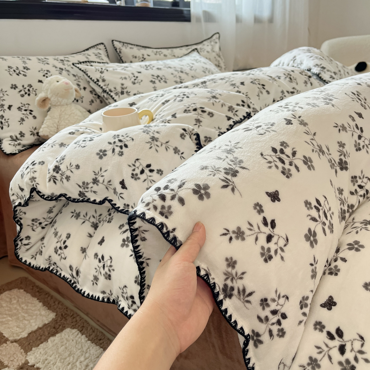 91家纺网 家纺一手货源 找家纺 如一 2025高克重牛奶绒印花三角针工艺四件套 楼兰