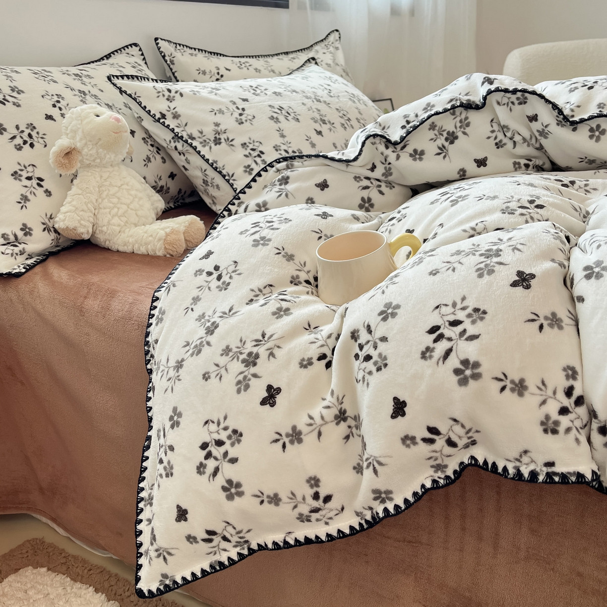 91家纺网 家纺一手货源 找家纺 如一 2025高克重牛奶绒印花三角针工艺四件套 楼兰