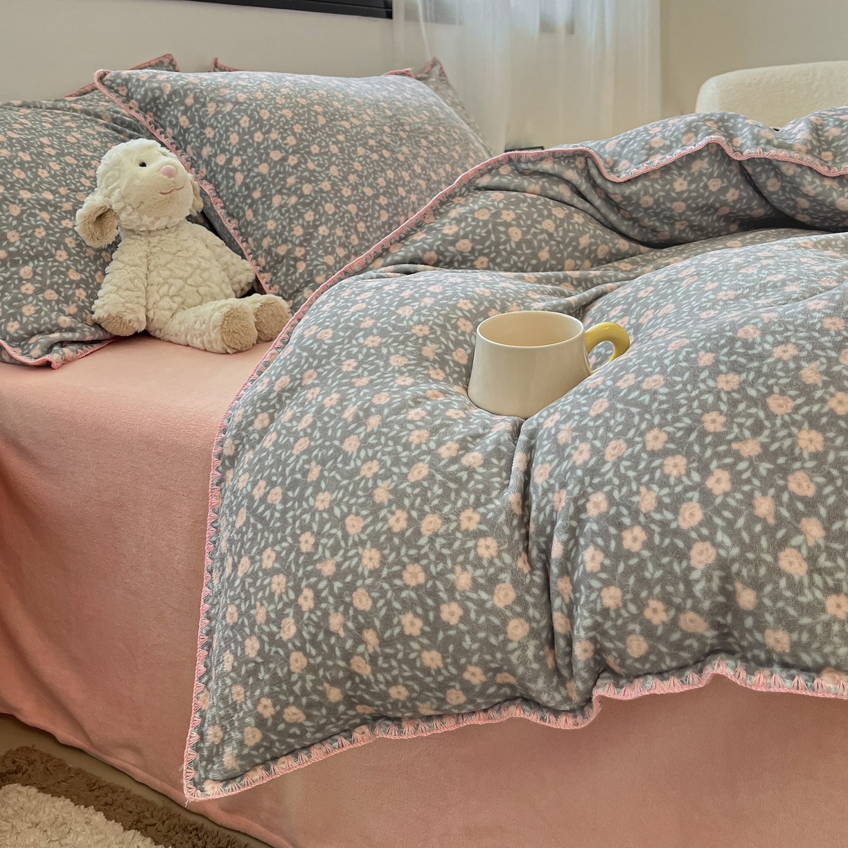 91家纺网 家纺一手货源 找家纺 如一 2025高克重牛奶绒印花三角针工艺四件套 芒种