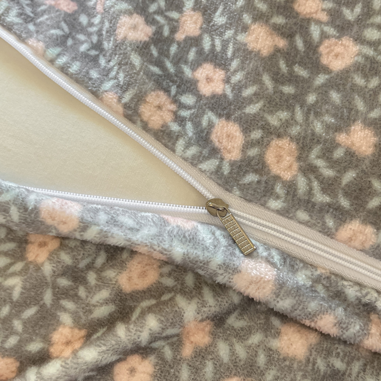 91家纺网 家纺一手货源 找家纺 如一 2025高克重牛奶绒印花三角针工艺四件套 芒种