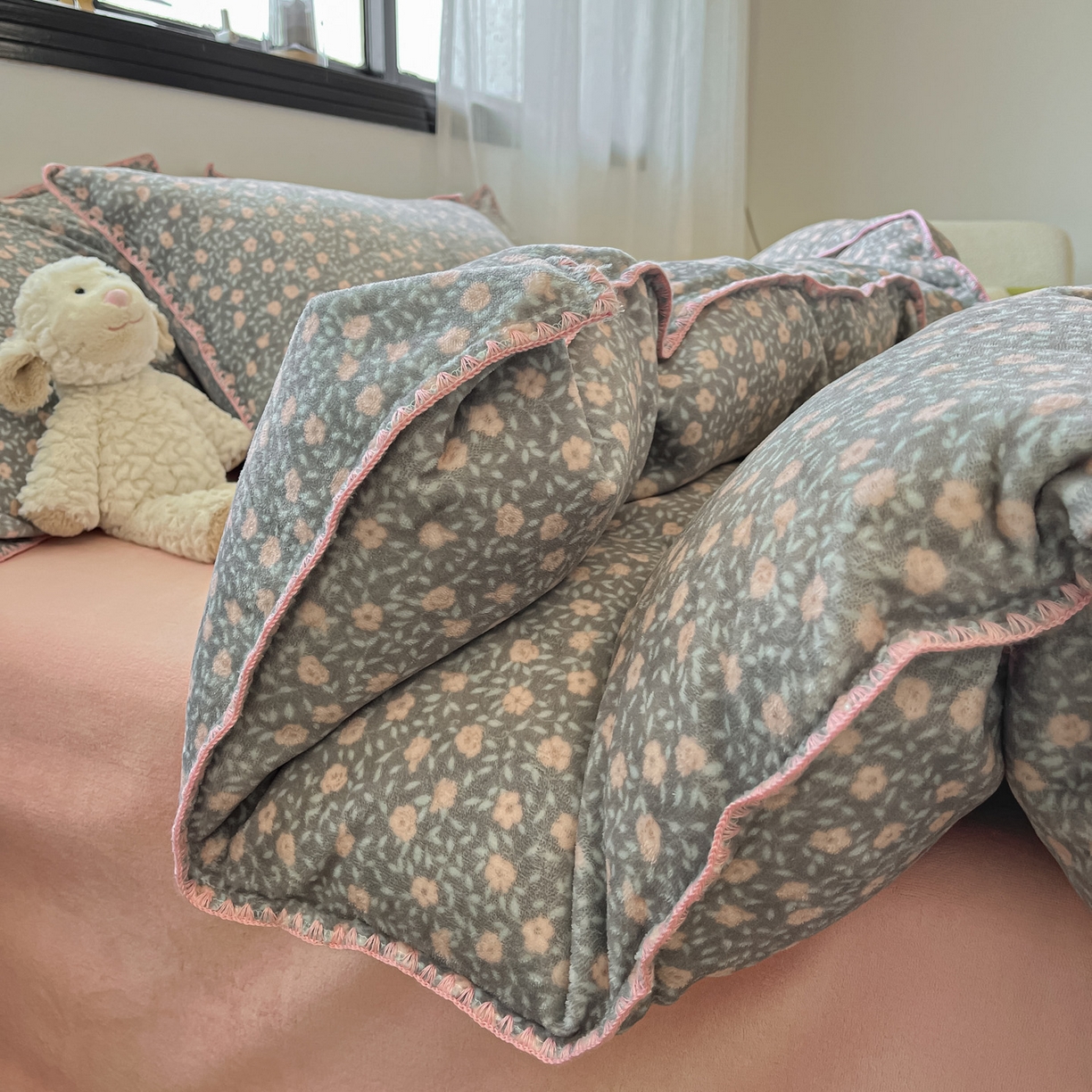 91家纺网 家纺一手货源 找家纺 如一 2025高克重牛奶绒印花三角针工艺四件套 芒种