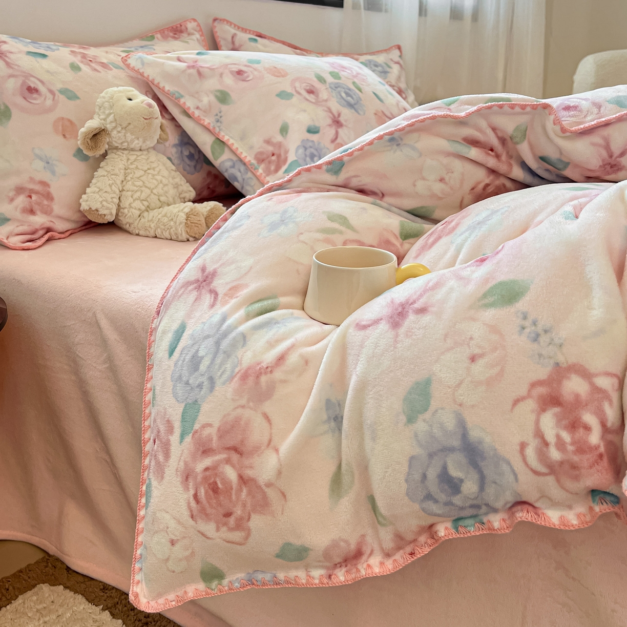 91家纺网 家纺一手货源 找家纺 如一 2025高克重牛奶绒印花三角针工艺四件套 薇朵