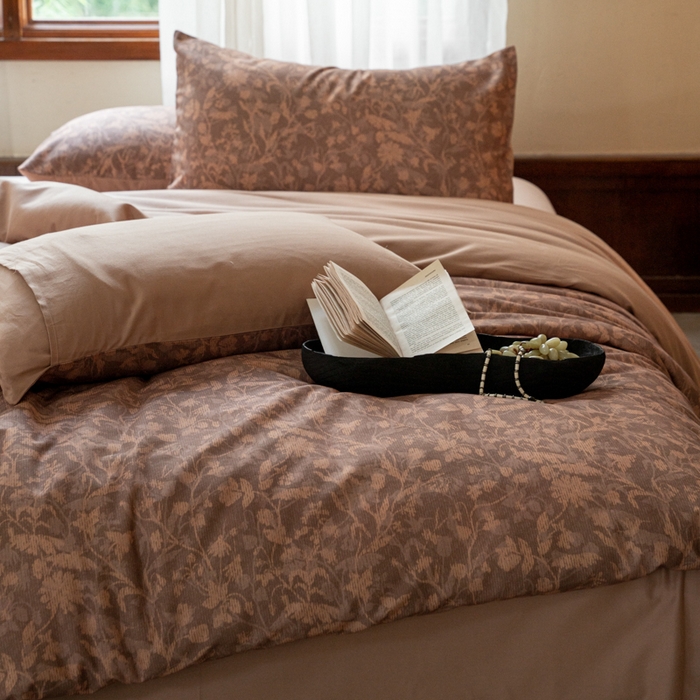 91家纺网 家纺一手货源 找家纺 眷恋家纺 2025新款全棉贡缎磨毛数码印花四件套 莳萝-咖