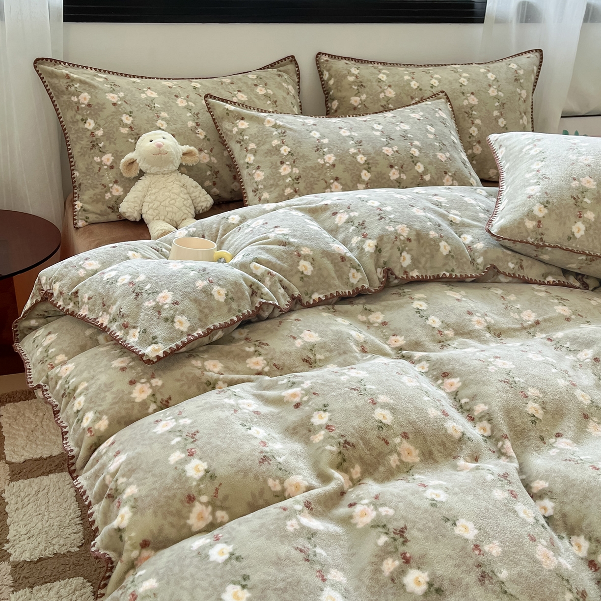 91家纺网 家纺一手货源 找家纺 如一 2025高克重牛奶绒印花三角针工艺四件套 香榭