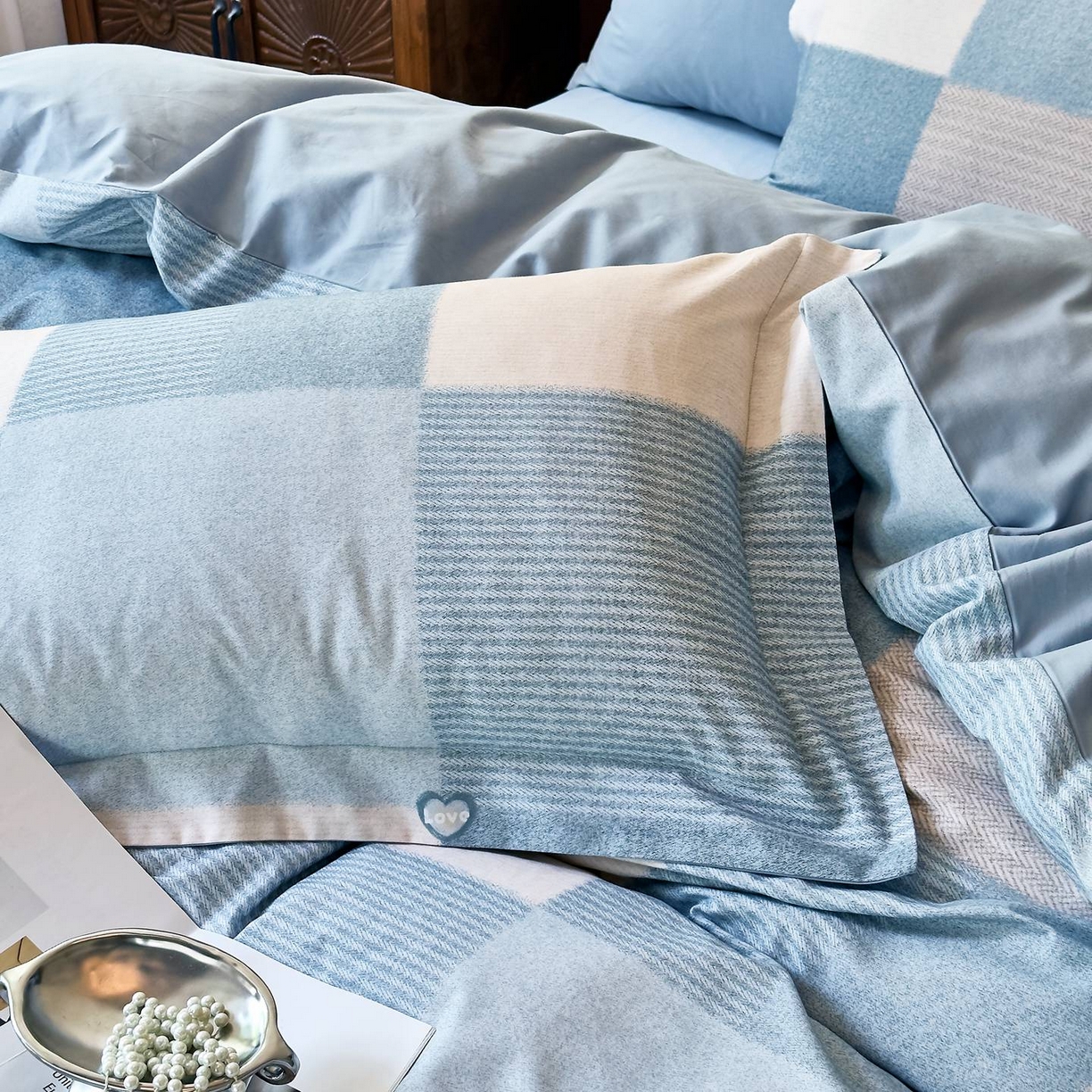 91家纺网 家纺一手货源 找家纺 由丽家纺 2025新款亲肤全棉纯棉磨毛印加绣四件套 沐弦-蓝