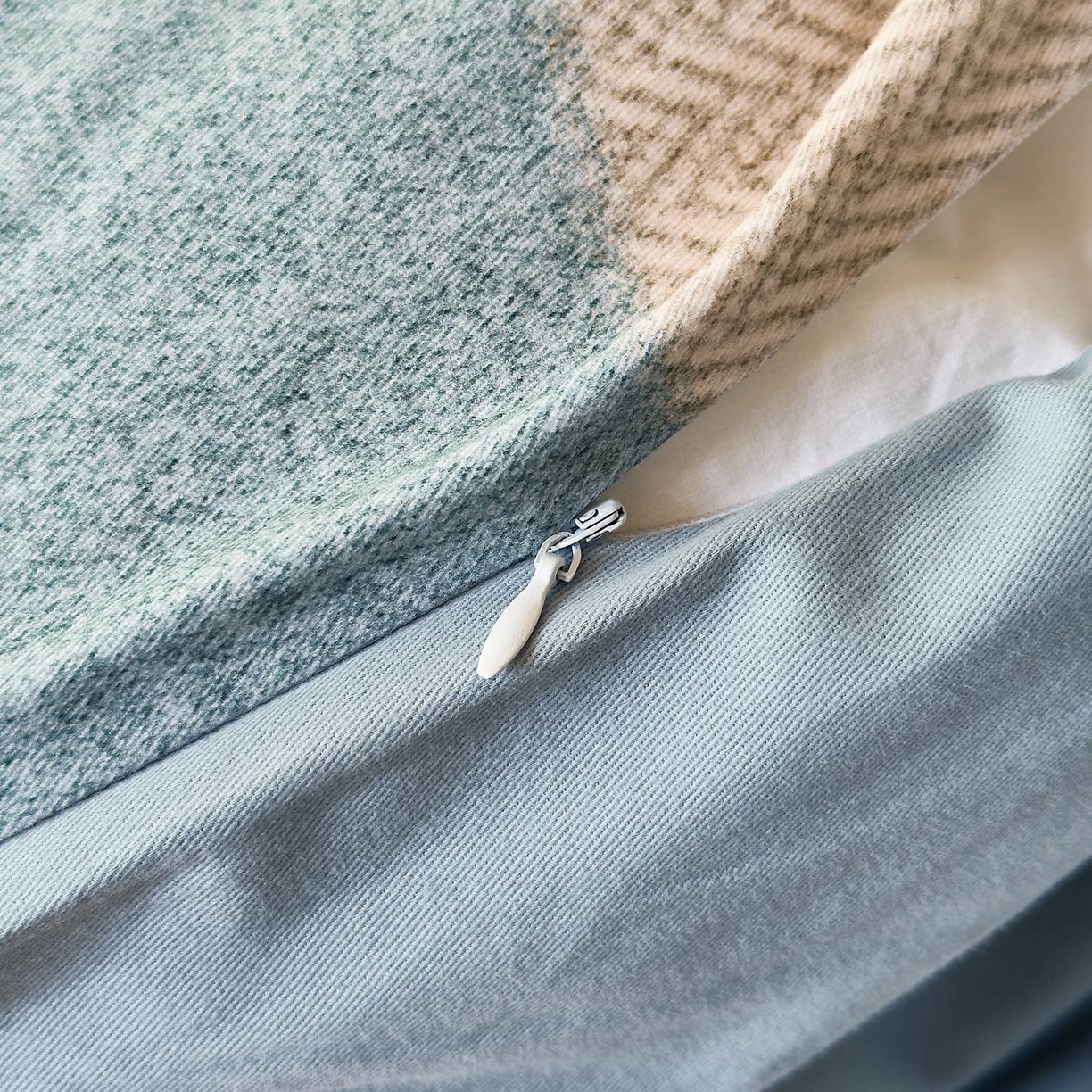 91家纺网 家纺一手货源 找家纺 由丽家纺 2025新款亲肤全棉纯棉磨毛印加绣四件套 沐弦-蓝