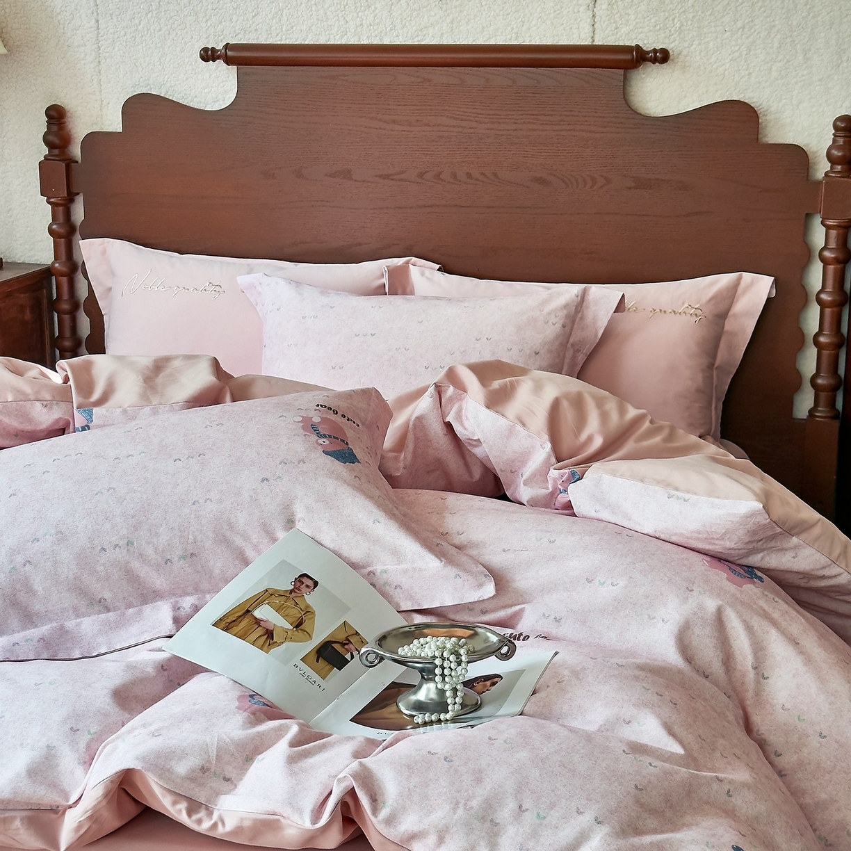 91家纺网 家纺一手货源 找家纺 由丽家纺 2025新款亲肤全棉纯棉磨毛印加绣四件套 幸福熊-粉