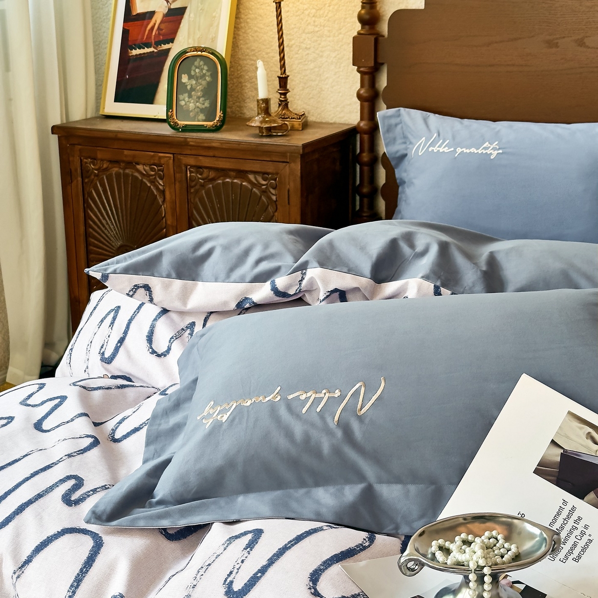 91家纺网 家纺一手货源 找家纺 由丽家纺 2025新款亲肤全棉纯棉磨毛印加绣四件套 幸运熊-蓝