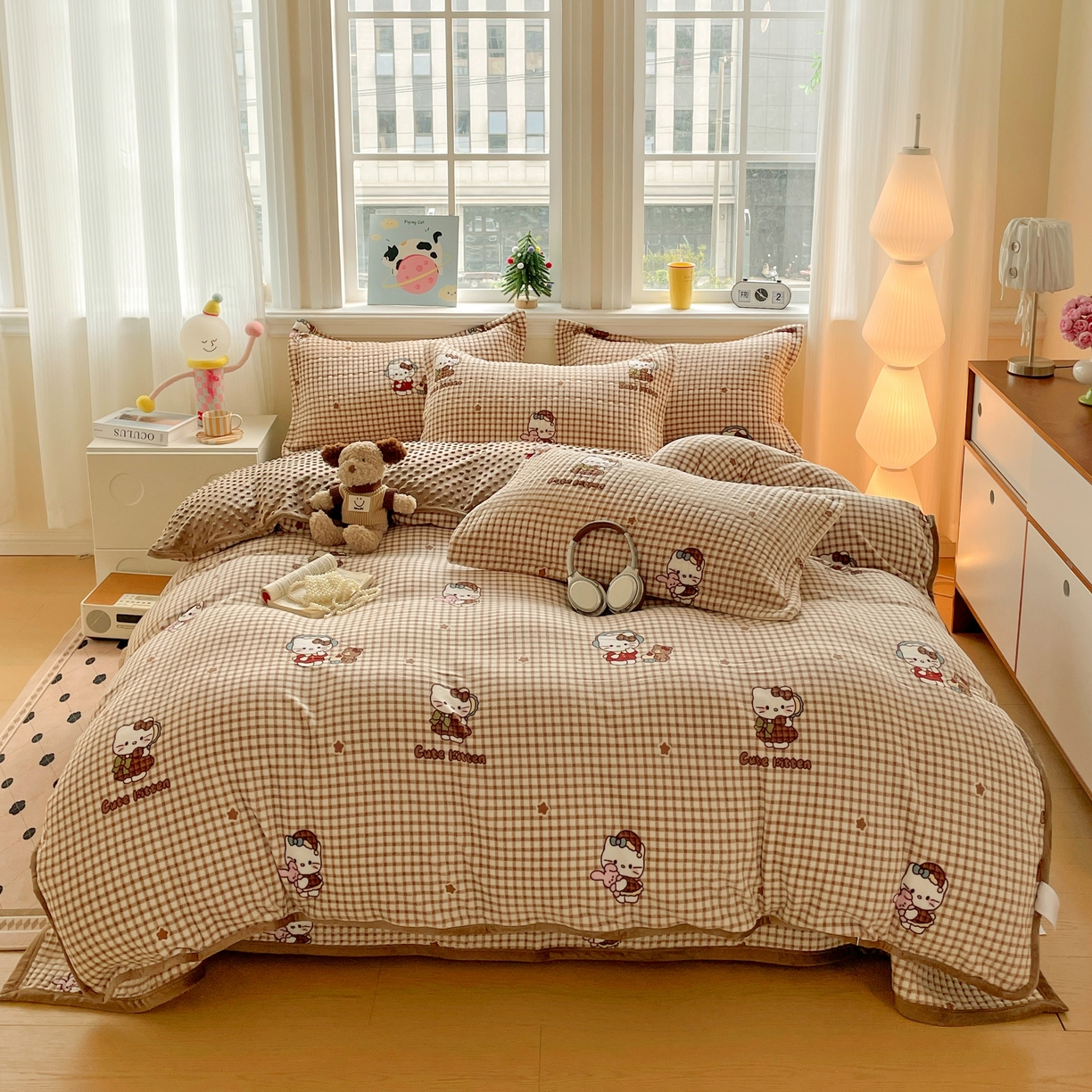 91家纺网 家纺一手货源 找家纺 元熙 2025新款印花小清新韩国绒牛奶绒豆豆床盖四件套 美拉德猫