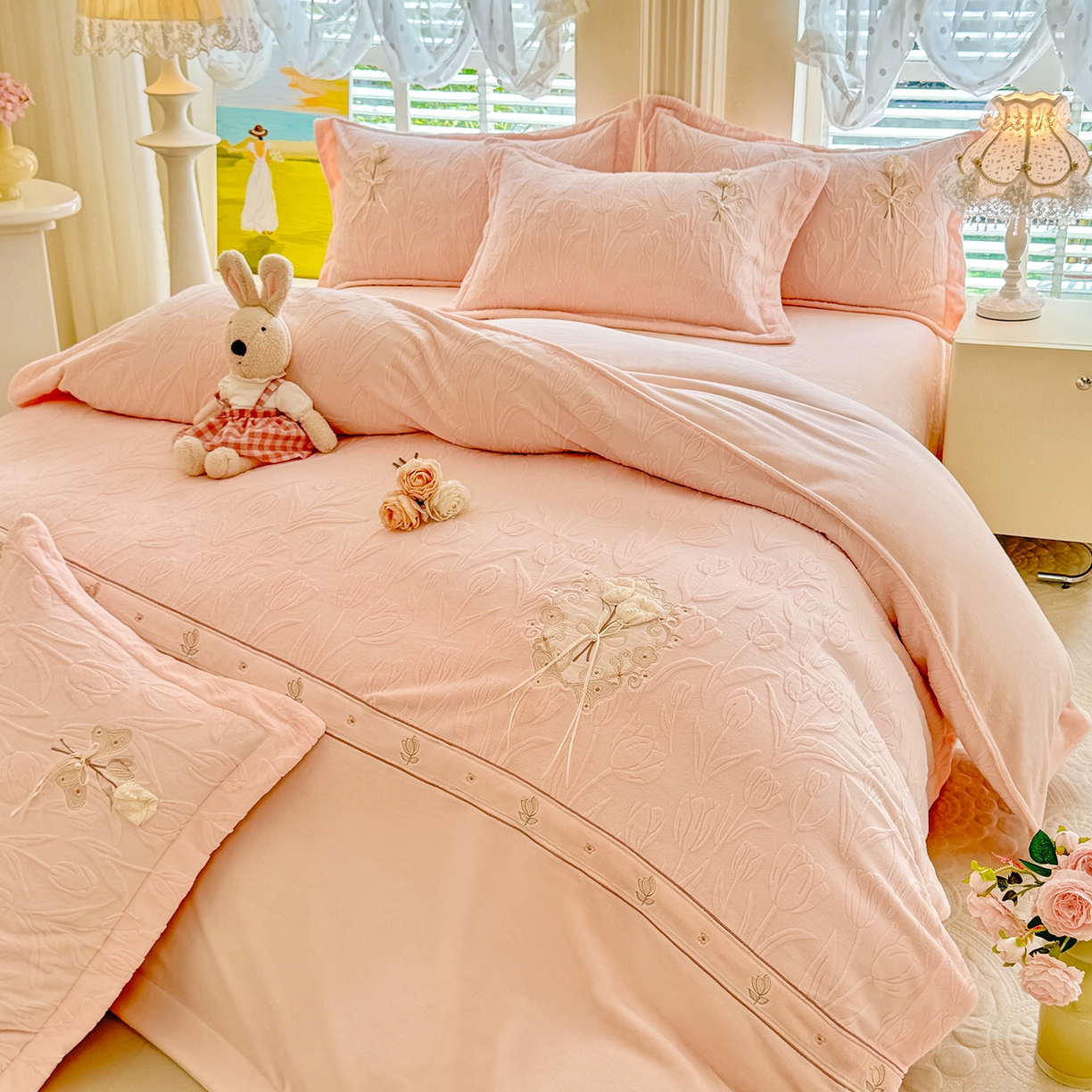 艾唯希家纺 2025新款韩版全消光雕花绒工艺四件套牛奶绒-郁金之恋 郁金之恋-粉