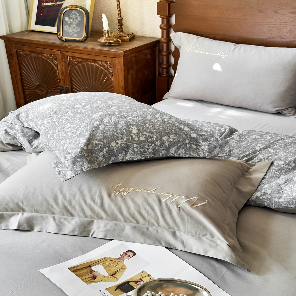 91家纺网 家纺一手货源 找家纺 由丽家纺 2025新款亲肤全棉纯棉磨毛印加绣四件套 枝韵-灰