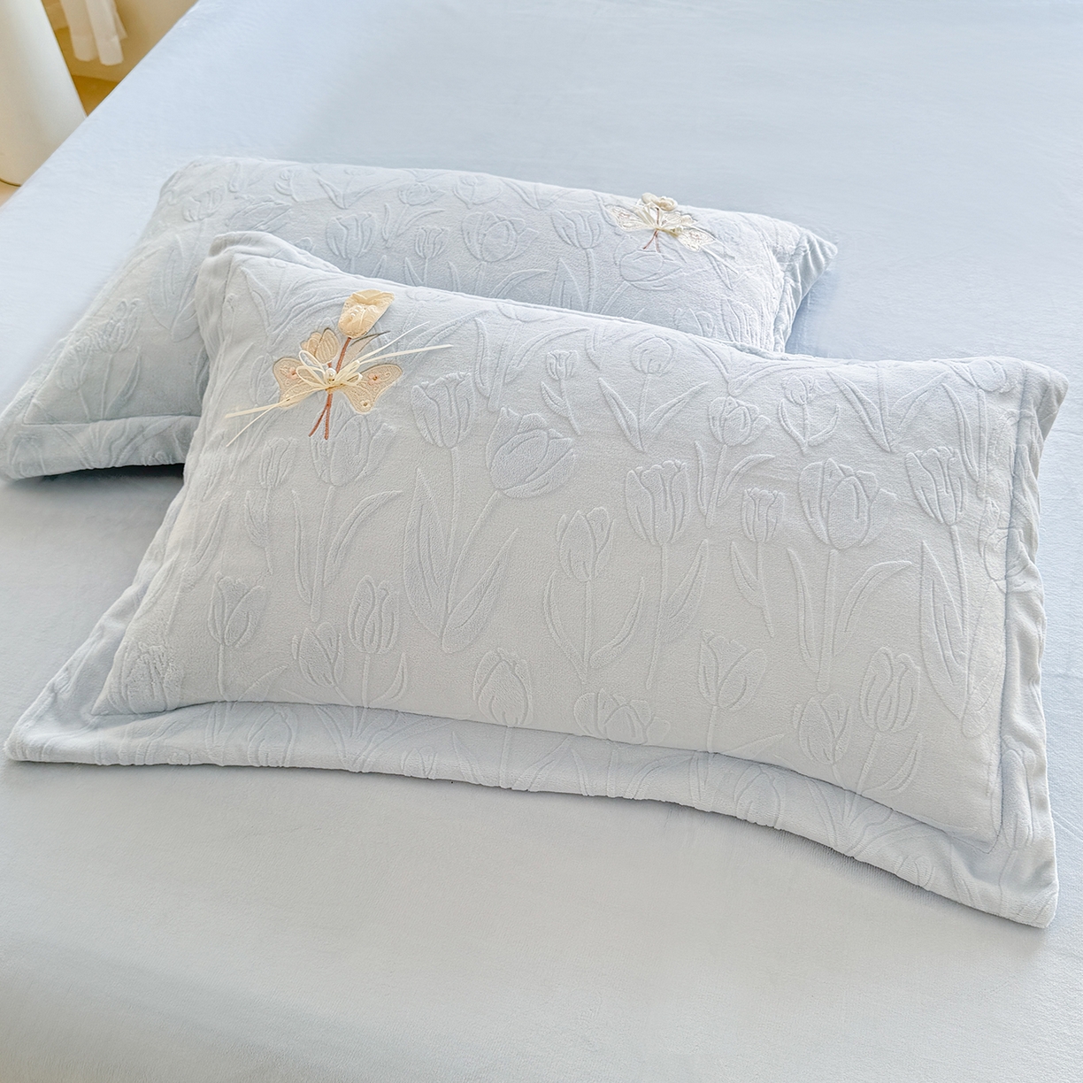 91家纺网 家纺一手货源 找家纺 艾唯希家纺 2025新款韩版全消光雕花绒工艺四件套牛奶绒-郁金之恋 郁金之恋-蓝