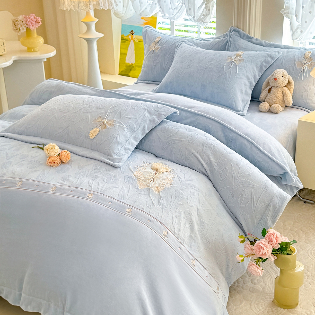 91家纺网 家纺一手货源 找家纺 艾唯希家纺 2025新款韩版全消光雕花绒工艺四件套牛奶绒-郁金之恋 郁金之恋-蓝