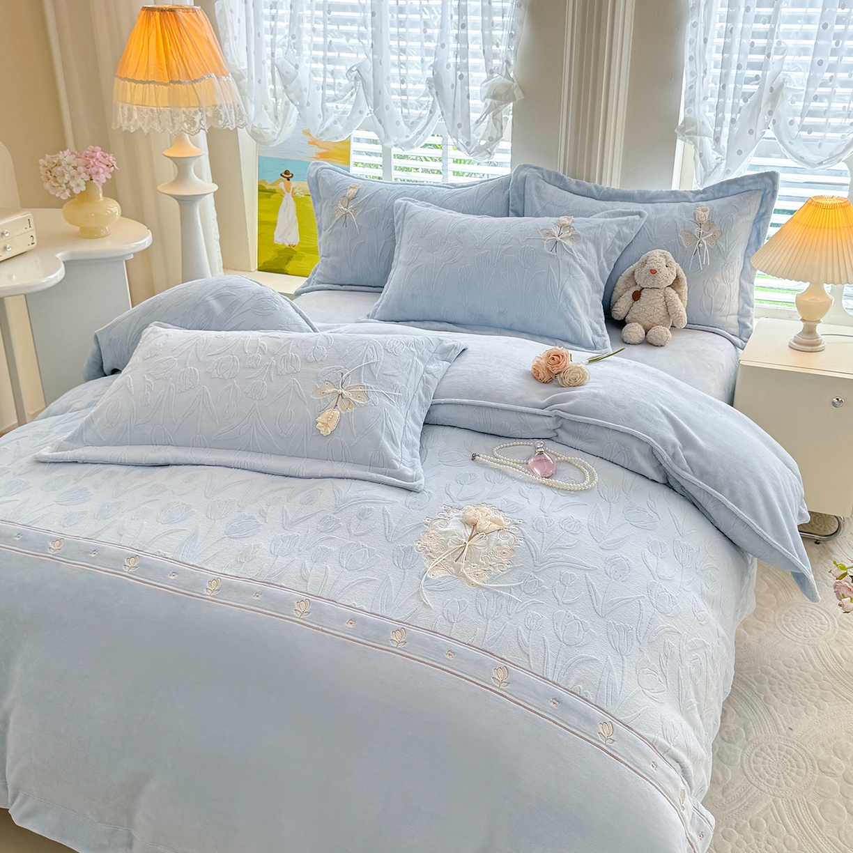 91家纺网 家纺一手货源 找家纺 艾唯希家纺 2025新款韩版全消光雕花绒工艺四件套牛奶绒-郁金之恋 郁金之恋-蓝