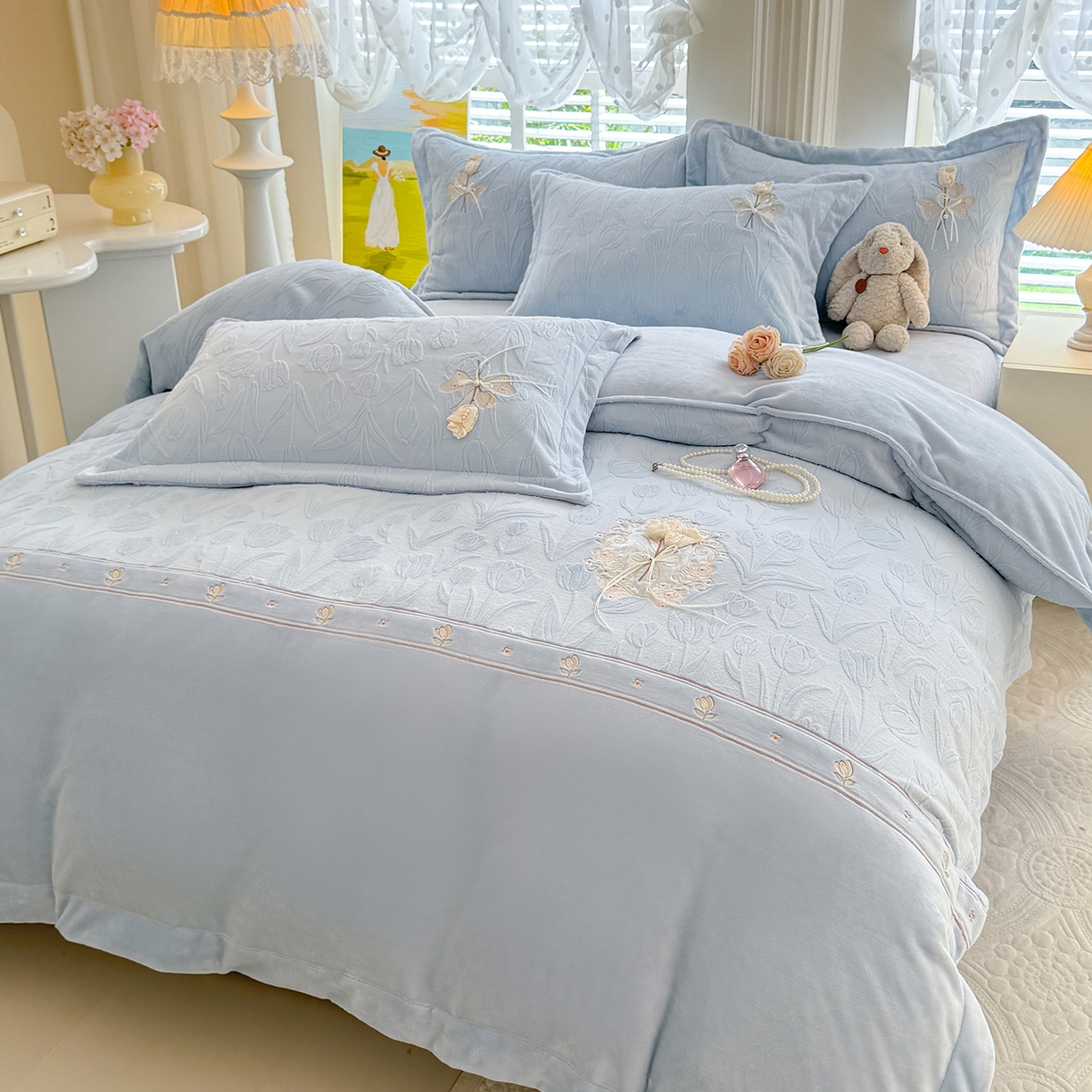 91家纺网 家纺一手货源 找家纺 艾唯希家纺 2025新款韩版全消光雕花绒工艺四件套牛奶绒-郁金之恋 郁金之恋-蓝