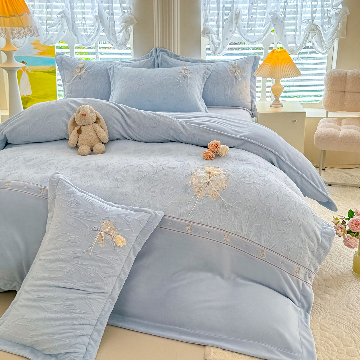 91家纺网 家纺一手货源 找家纺 艾唯希家纺 2025新款韩版全消光雕花绒工艺四件套牛奶绒-郁金之恋 郁金之恋-蓝