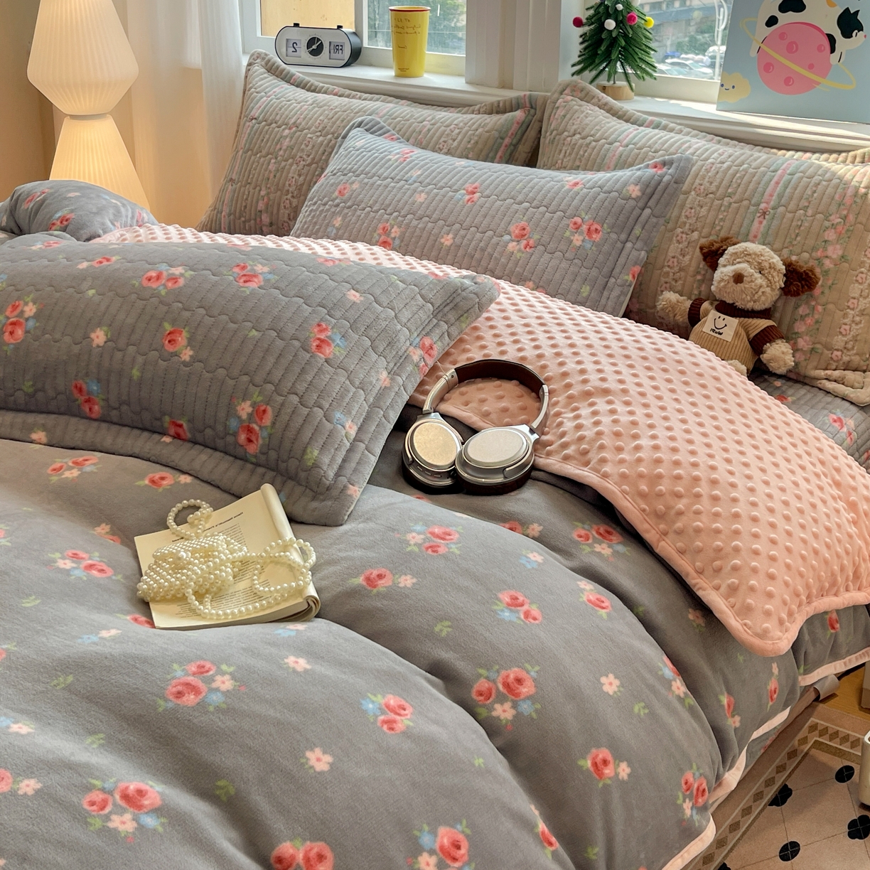 91家纺网 家纺一手货源 找家纺 元熙 2025新款印花小清新韩国绒牛奶绒豆豆床盖四件套 田园小花