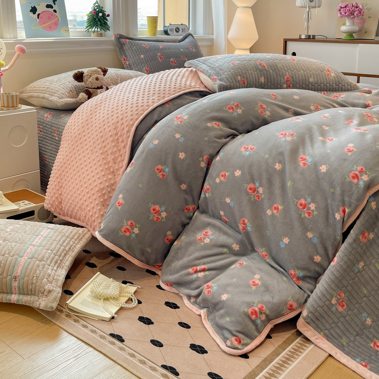 91家纺网 家纺一手货源 找家纺 元熙 2025新款印花小清新韩国绒牛奶绒豆豆床盖四件套 田园小花