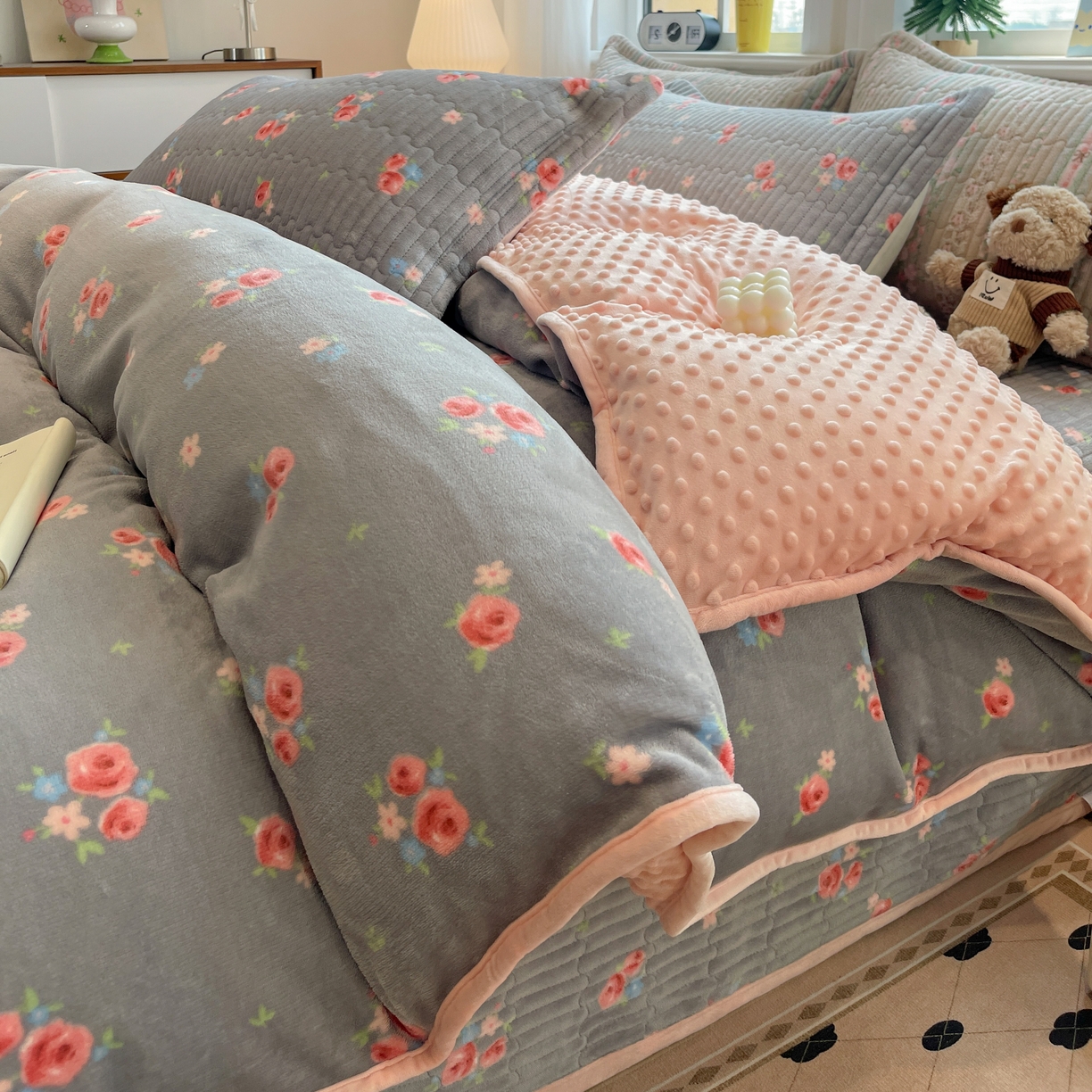 91家纺网 家纺一手货源 找家纺 元熙 2025新款印花小清新韩国绒牛奶绒豆豆床盖四件套 田园小花