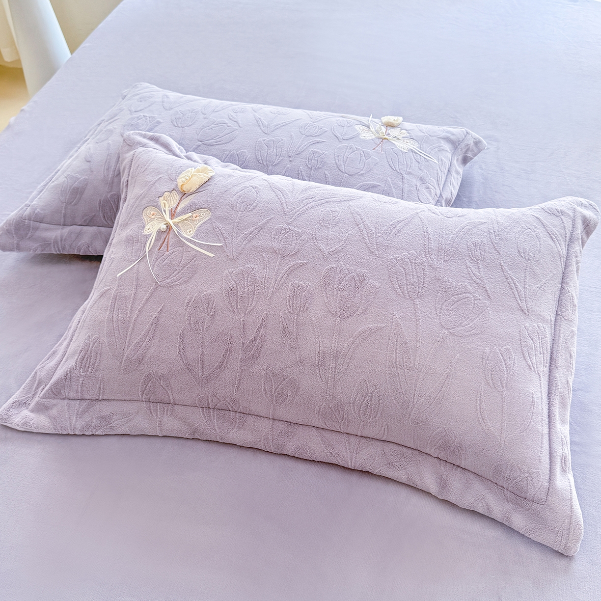 91家纺网 家纺一手货源 找家纺 艾唯希家纺 2025新款韩版全消光雕花绒工艺四件套牛奶绒-郁金之恋 郁金之恋-紫