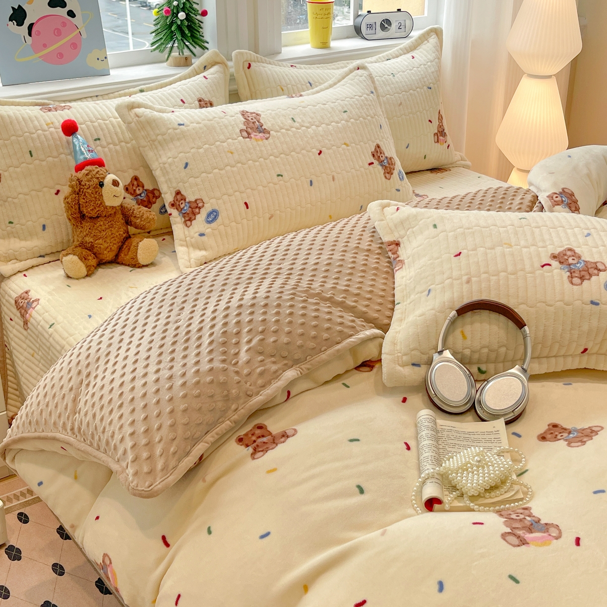 91家纺网 家纺一手货源 找家纺 元熙 2025新款印花小清新韩国绒牛奶绒豆豆床盖四件套 芝士小熊