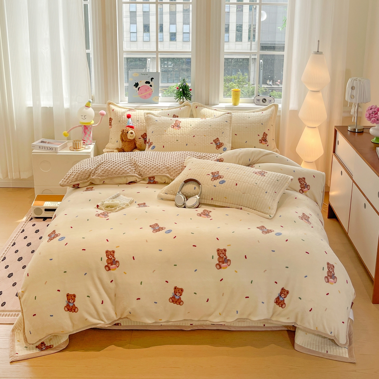 91家纺网 家纺一手货源 找家纺 元熙 2025新款印花小清新韩国绒牛奶绒豆豆床盖四件套 芝士小熊