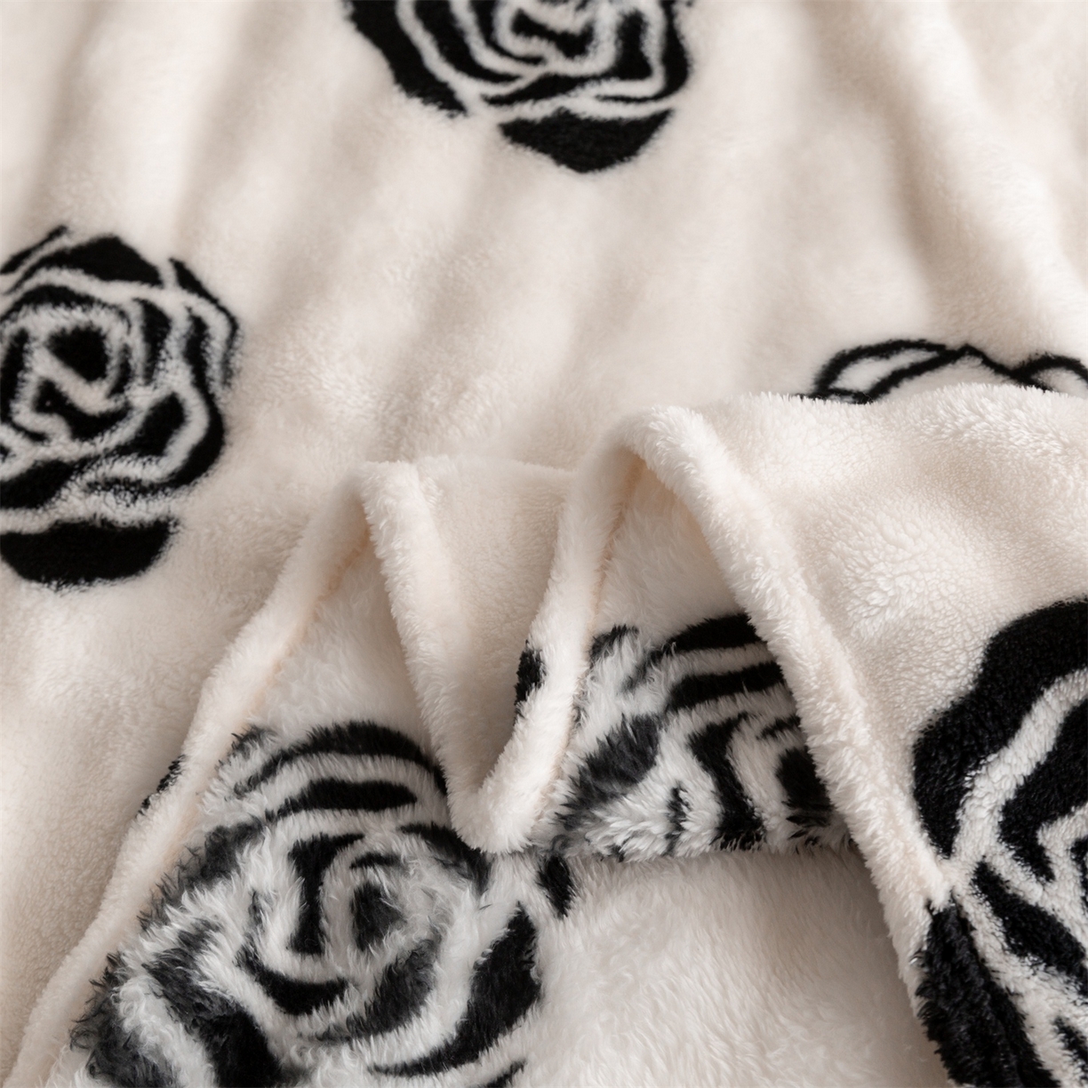 91家纺网 家纺一手货源 找家纺 （总）安琪家纺 2025新款爆品temu希音TK350g山茶花仿兔毛绒毯休闲大泡泡毯跨境外贸出口 