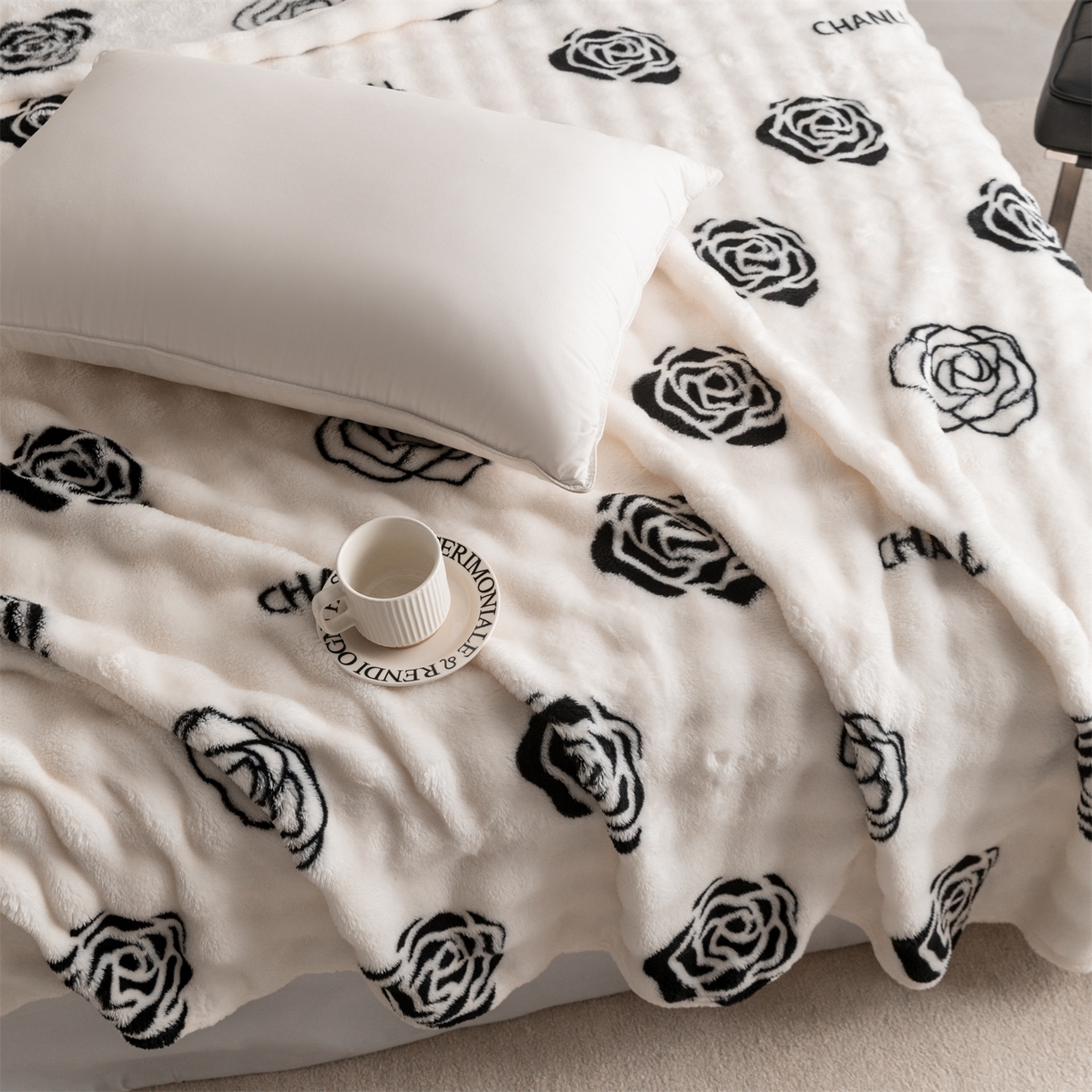 91家纺网 家纺一手货源 找家纺 （总）安琪家纺 2025新款爆品temu希音TK350g山茶花仿兔毛绒毯休闲大泡泡毯跨境外贸出口 