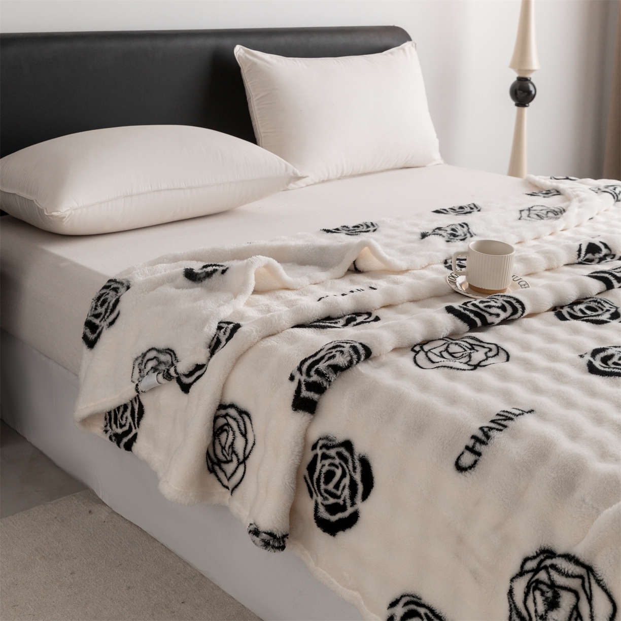 91家纺网 家纺一手货源 找家纺 （总）安琪家纺 2025新款爆品temu希音TK350g山茶花仿兔毛绒毯休闲大泡泡毯跨境外贸出口 